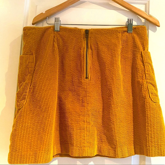 Frank and Oak Yellow Corduroy mini skirt. Size Large - Picture 3 of 4
